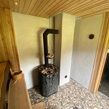 Metsanomme Saunamaja Semesterbostad