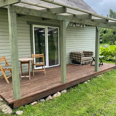 Metsanomme Saunamaja Semesterbostad